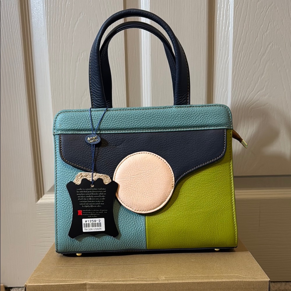 AmeriLeather Arlene Leather Crossbody Bag
